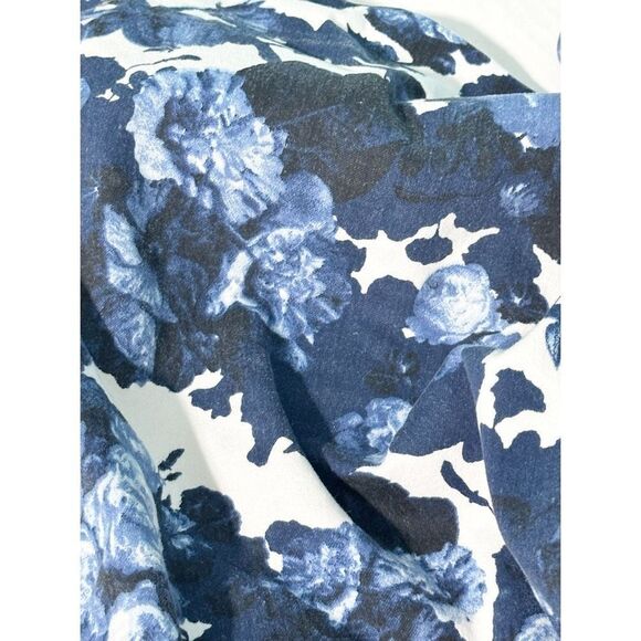 The Limited Women’s Floral Print Flat‎ Front Chino Shorts Blue White Size 14 - Picture 12 of 13